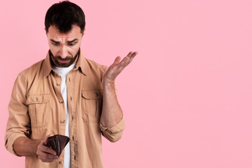 Comment éviter le surendettement : conseils pratiques et erreurs à éviter