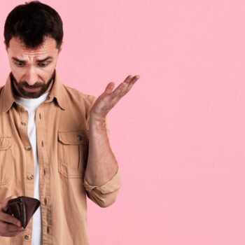 Comment éviter le surendettement : conseils pratiques et erreurs à éviter